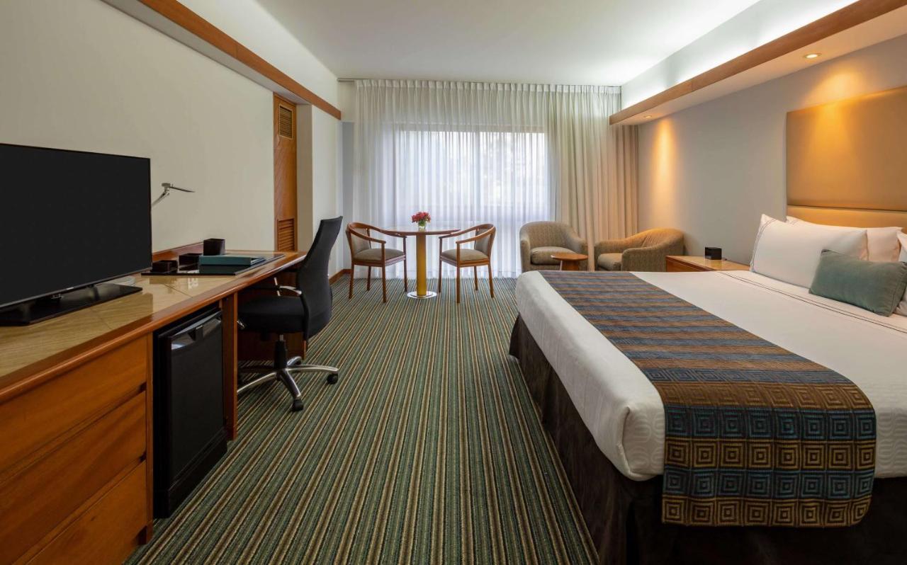 Sonesta Hotel El Olivar Lima Dış mekan fotoğraf A room at the hotel