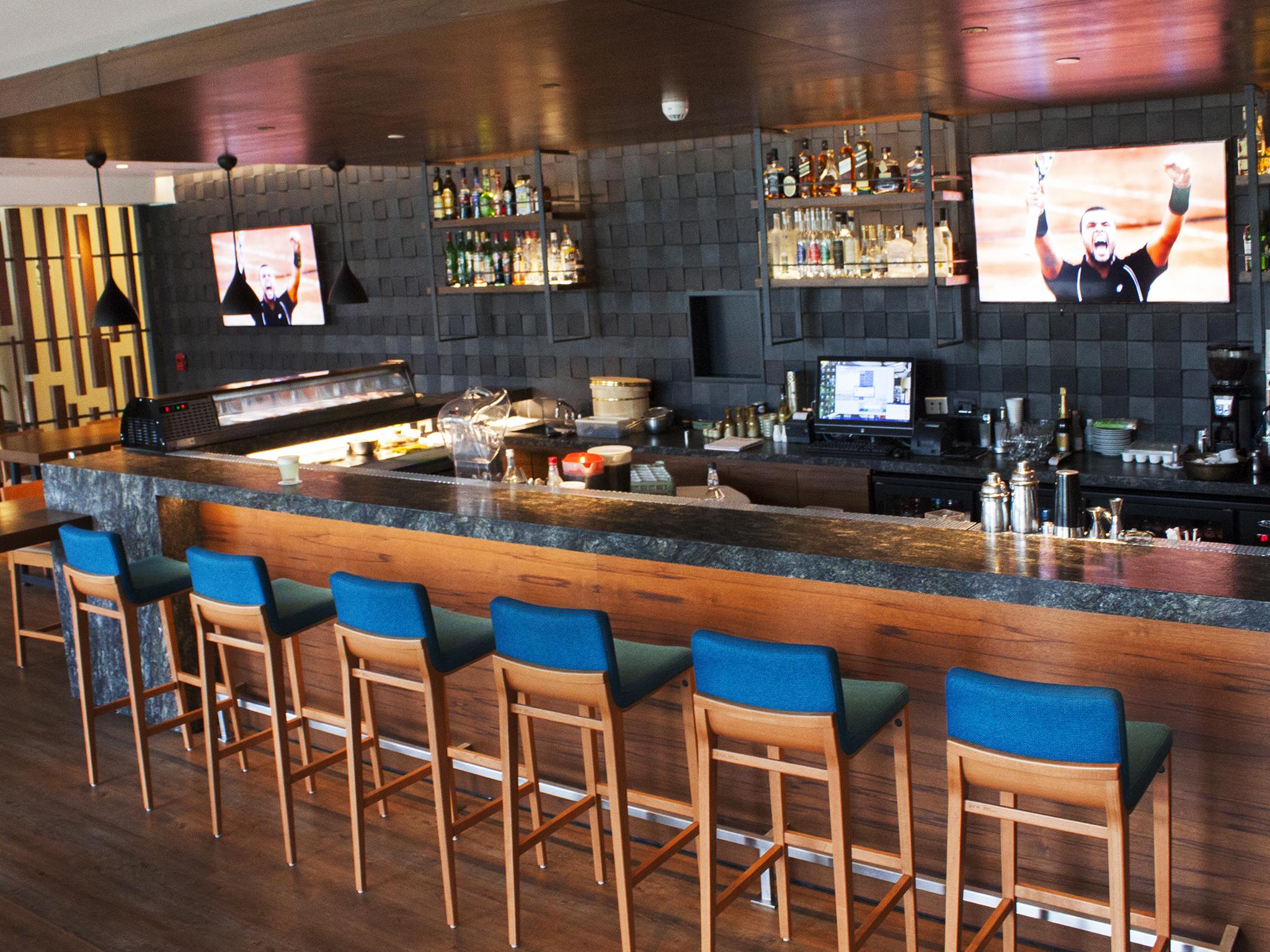 Sonesta Hotel El Olivar Lima Dış mekan fotoğraf The bar at the 2014-opened lounge